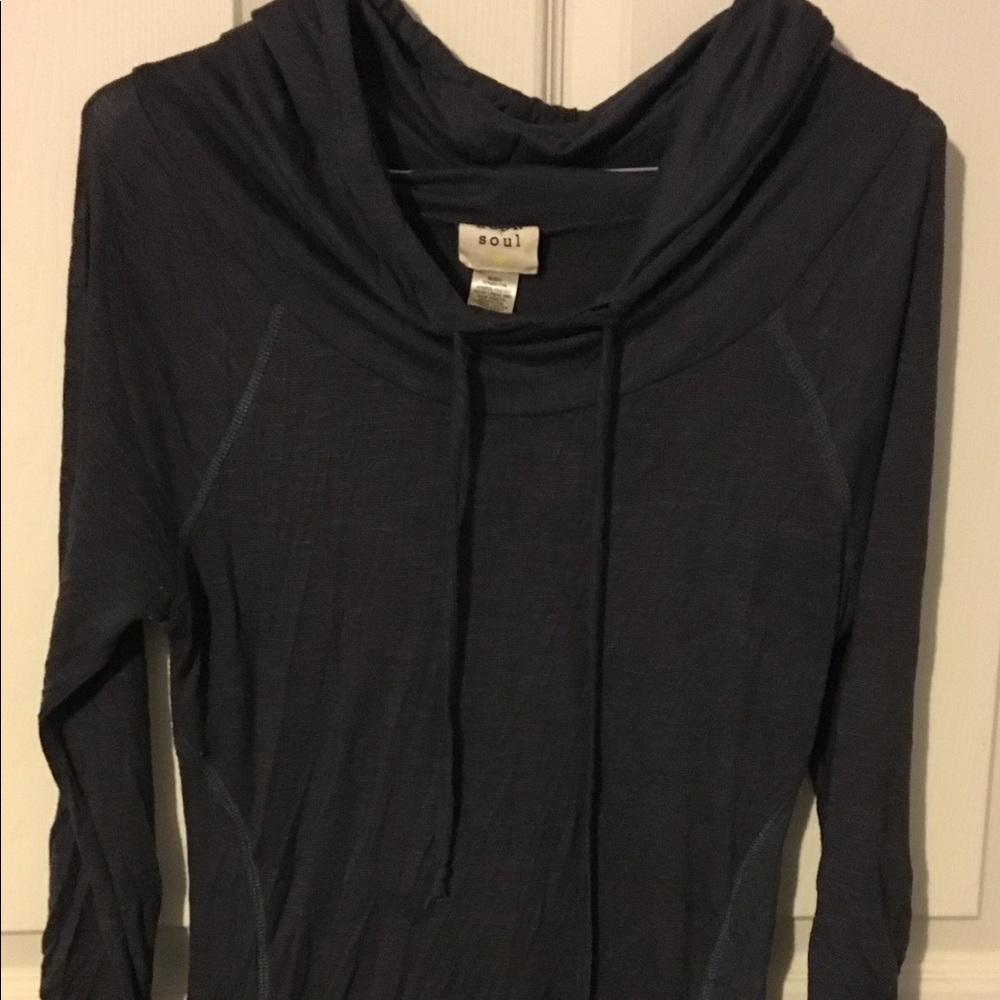 Mid sleeve top